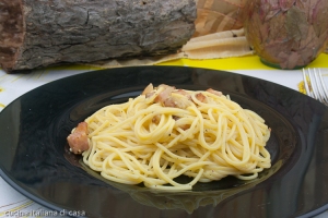 presentazione degli spaghetti alla carbonara, ricetta per il menù del 25 aprile